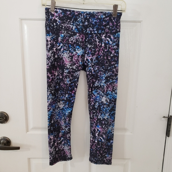 Fabletics Pebble Galaxy Splatter Paint Print Capri Leggings - Size XS - Picture 1 of 4